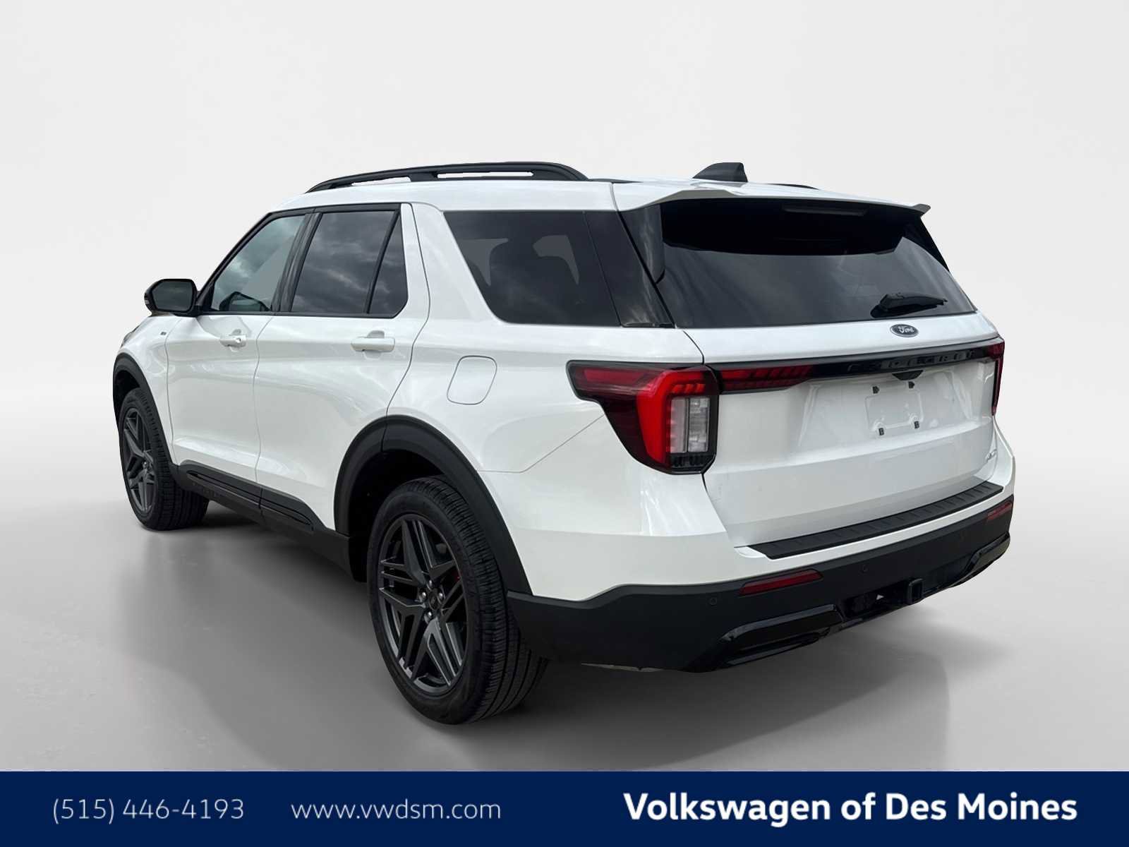 Used 2025 Ford Explorer ST-Line w/ ST-Line Street Pack image 4