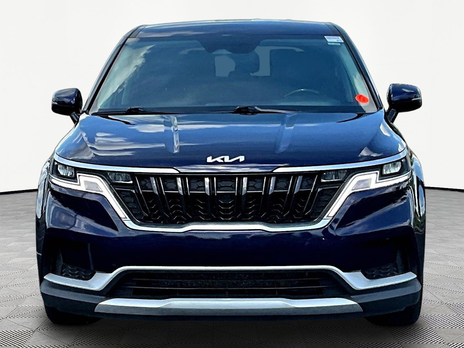Used 2022 Kia Carnival LX FWD image 2