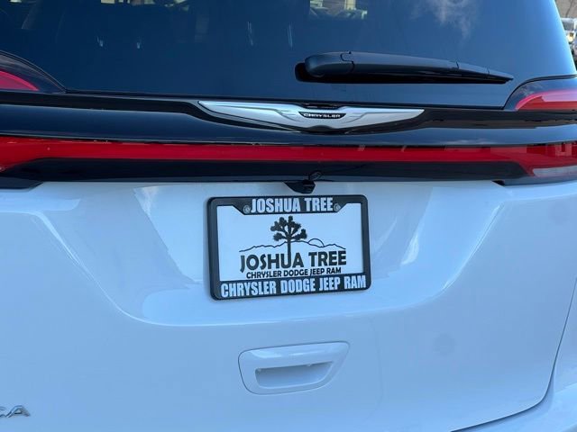 New 2026 Chrysler Pacifica Select image 8