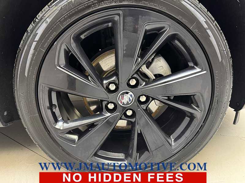 Used 2023 Buick Envision Essence w/ Sport Touring Package image 9