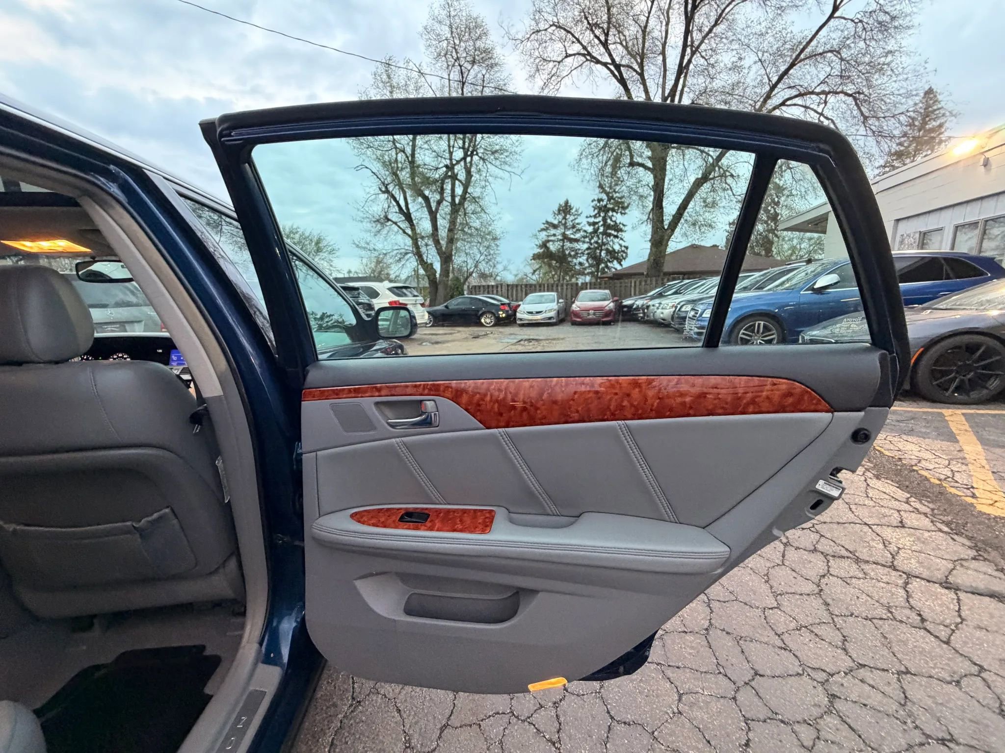 Used 2007 Toyota Avalon Limited FWD image 26