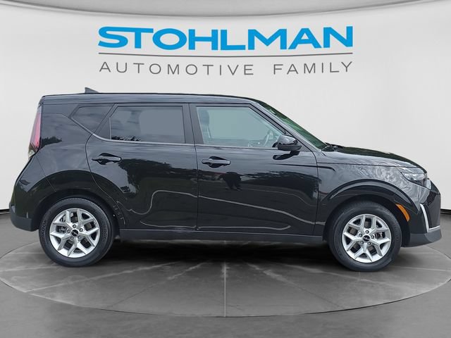 Used 2023 Kia Soul LX w/ LX Technology Package FWD image 4