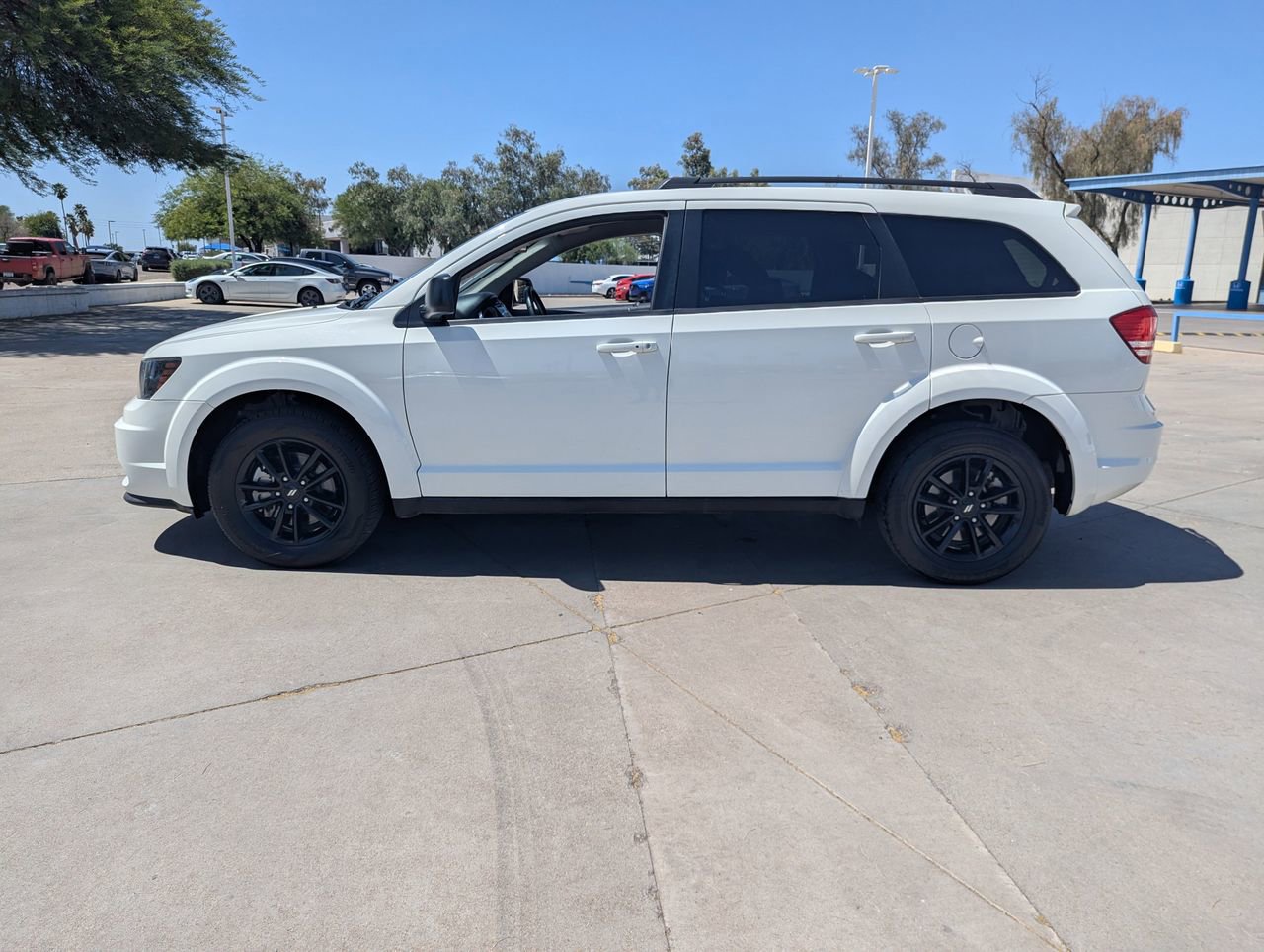 Used 2020 Dodge Journey SE w/ SE Popular Equipment Group image 2