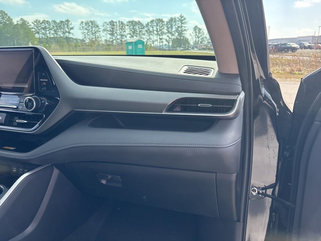 Certified 2024 Toyota Highlander XLE image 40
