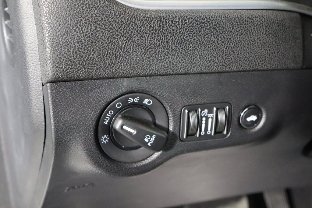Used 2020 Dodge Charger SXT AWD/4WD image 16