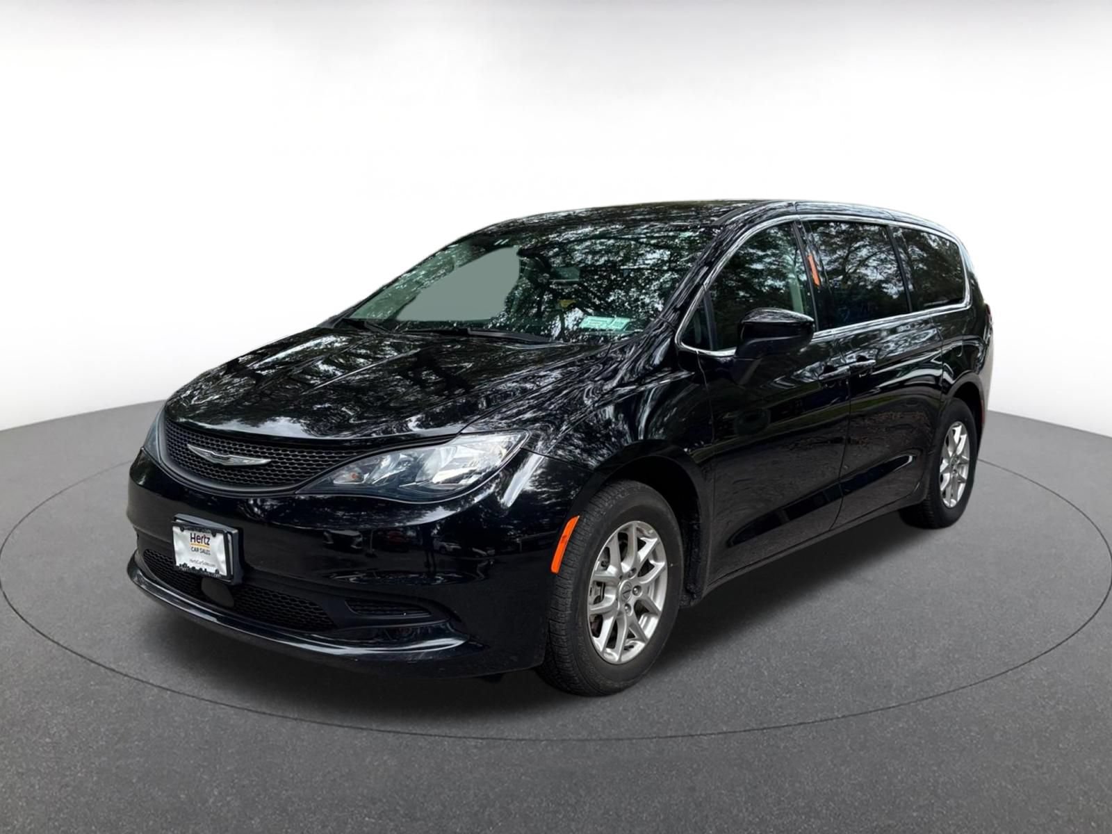 Used 2024 Chrysler Voyager LX FWD image 3