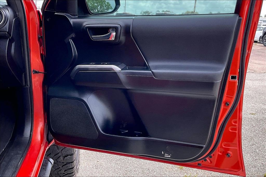 Used 2017 Toyota Tacoma TRD Off-Road w/ Tow Package (A/T) image 23