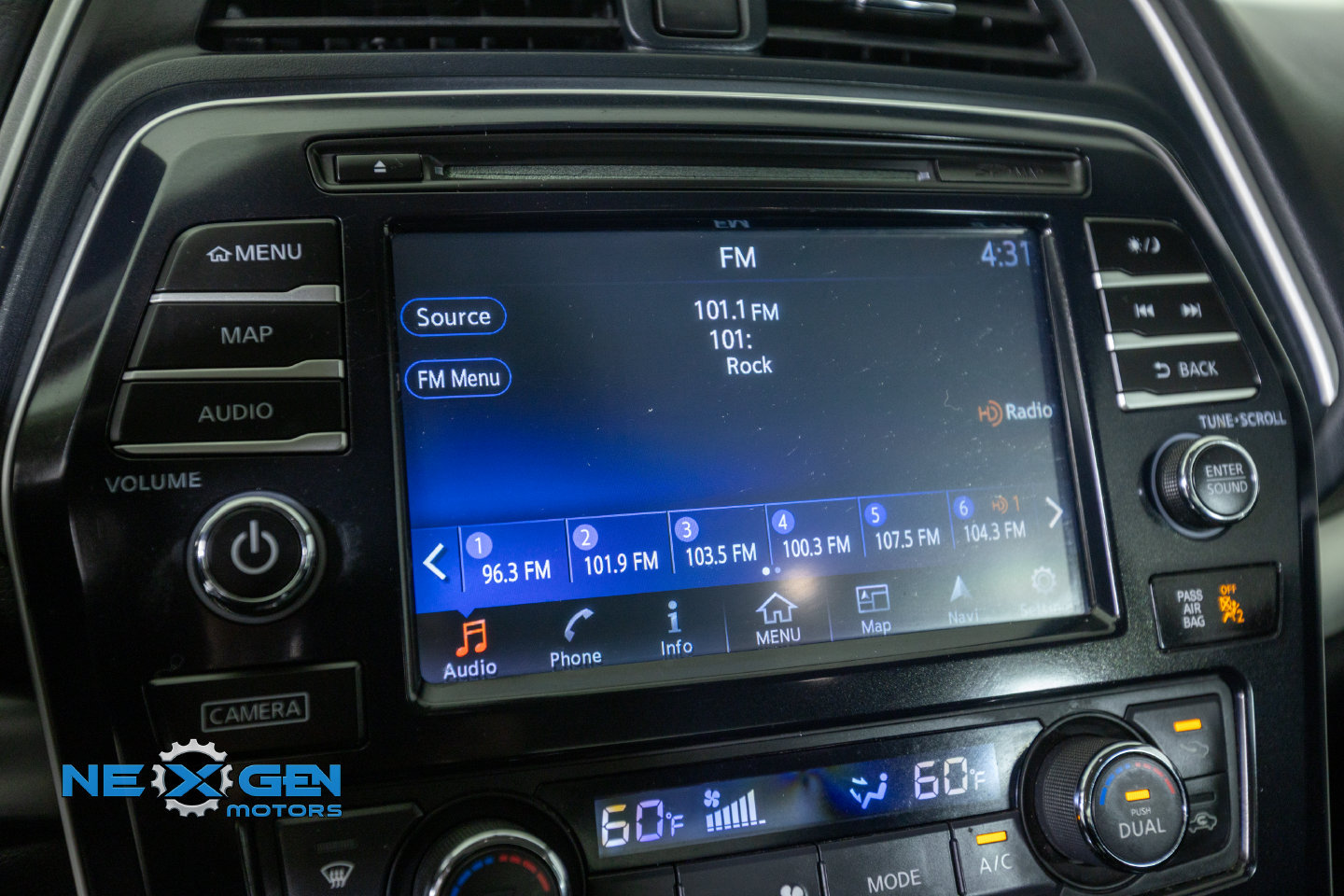 Used 2018 Nissan Maxima SR w/ Midnight Edition FWD image 19