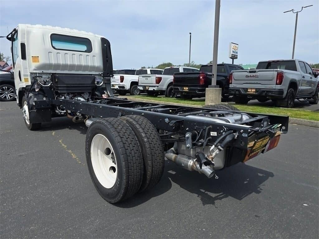 New 2024 Chevrolet Low Cab Forward image 7