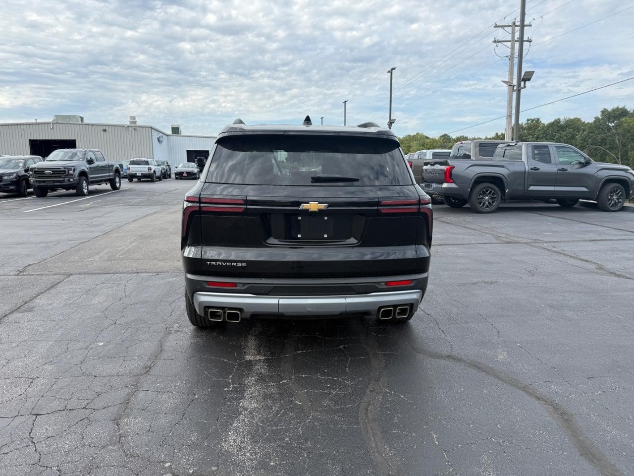 Used 2025 Chevrolet Traverse LT FWD image 5