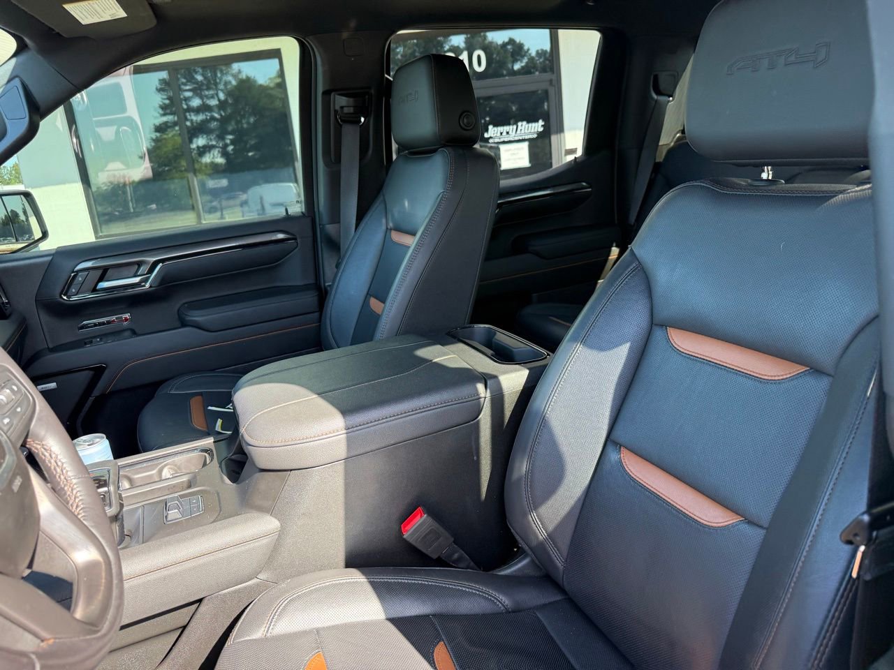 Used 2023 GMC Sierra 1500 AT4 w/ Technology Package AWD/4WD image 2