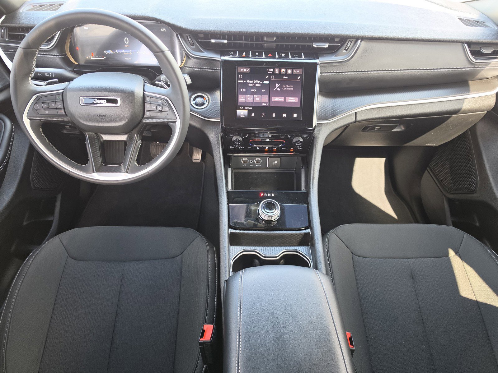 Used 2025 Jeep Grand Cherokee Laredo X w/ Luxury Tech Group I image 9