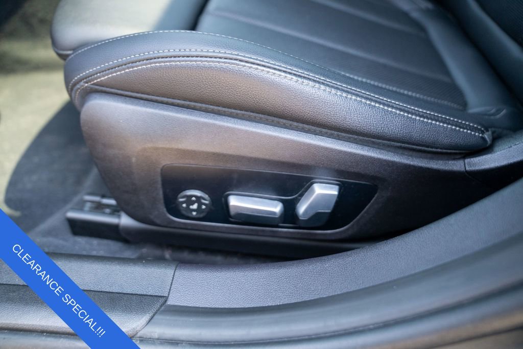 Used 2023 BMW 330i xDrive Sedan w/ Premium Package image 17