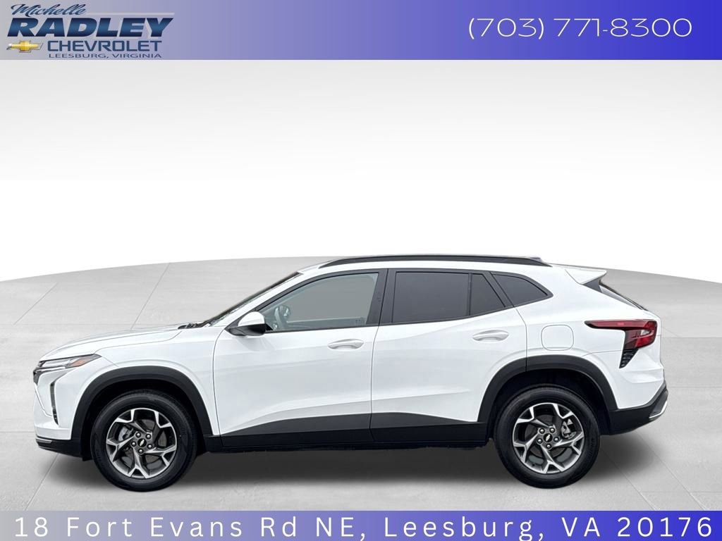 Used 2025 Chevrolet Trax LT image 2