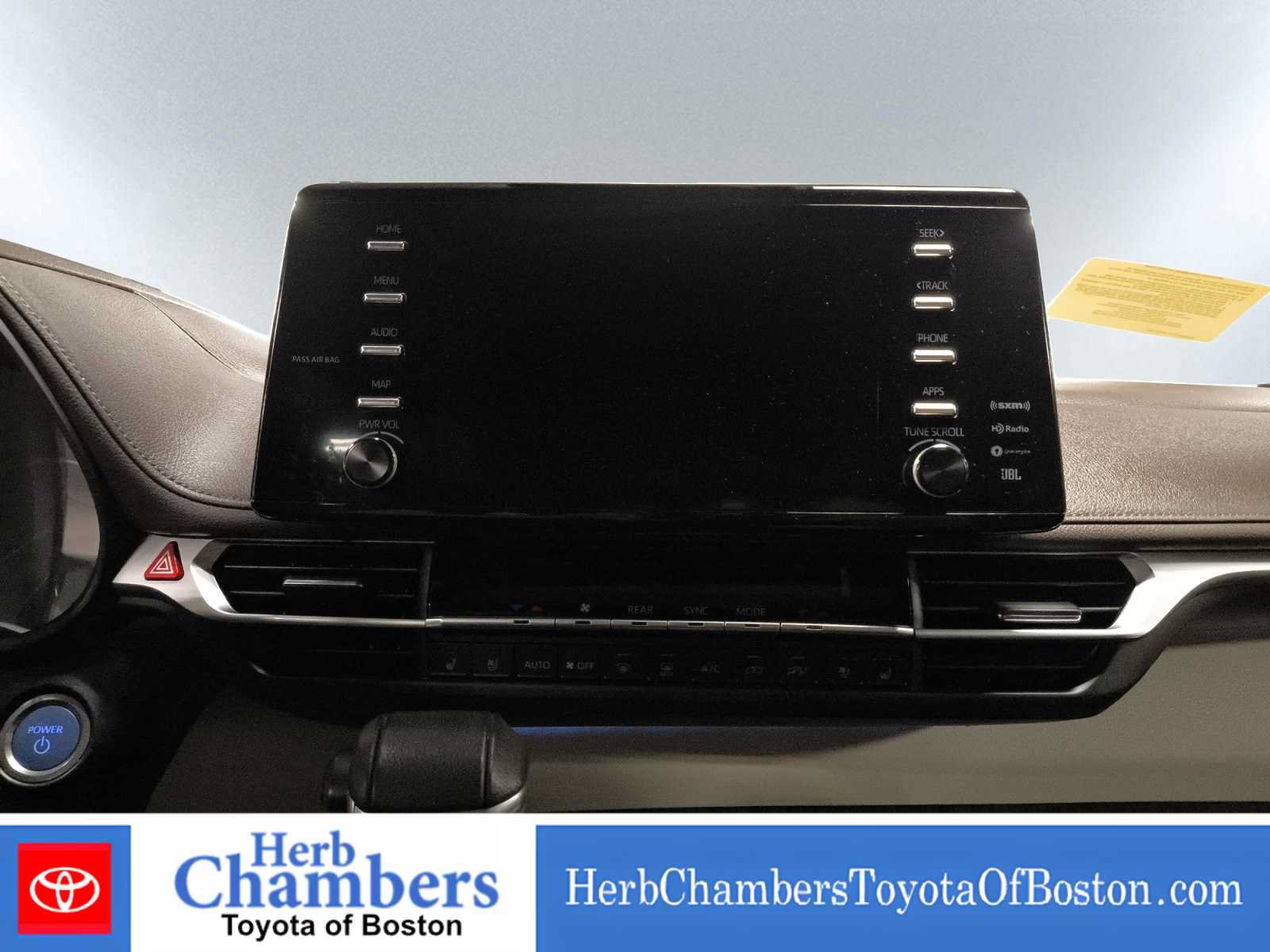 Used 2023 Toyota Sienna Platinum AWD/4WD image 15