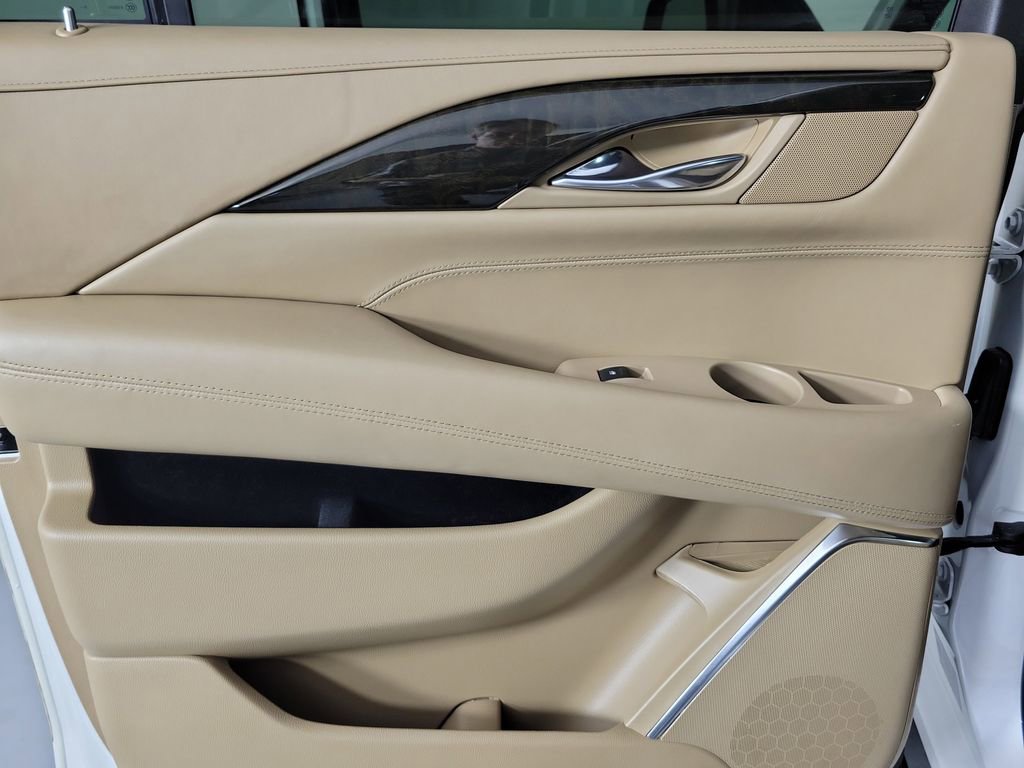 Used 2019 Cadillac Escalade ESV Platinum AWD/4WD image 13