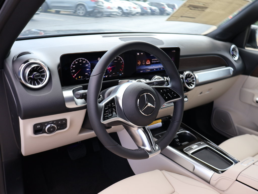 New 2026 Mercedes-Benz GLB 250 4MATIC image 17