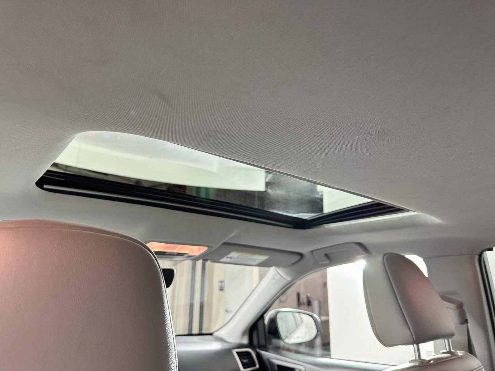 Used 2019 Toyota Highlander XLE AWD/4WD image 18