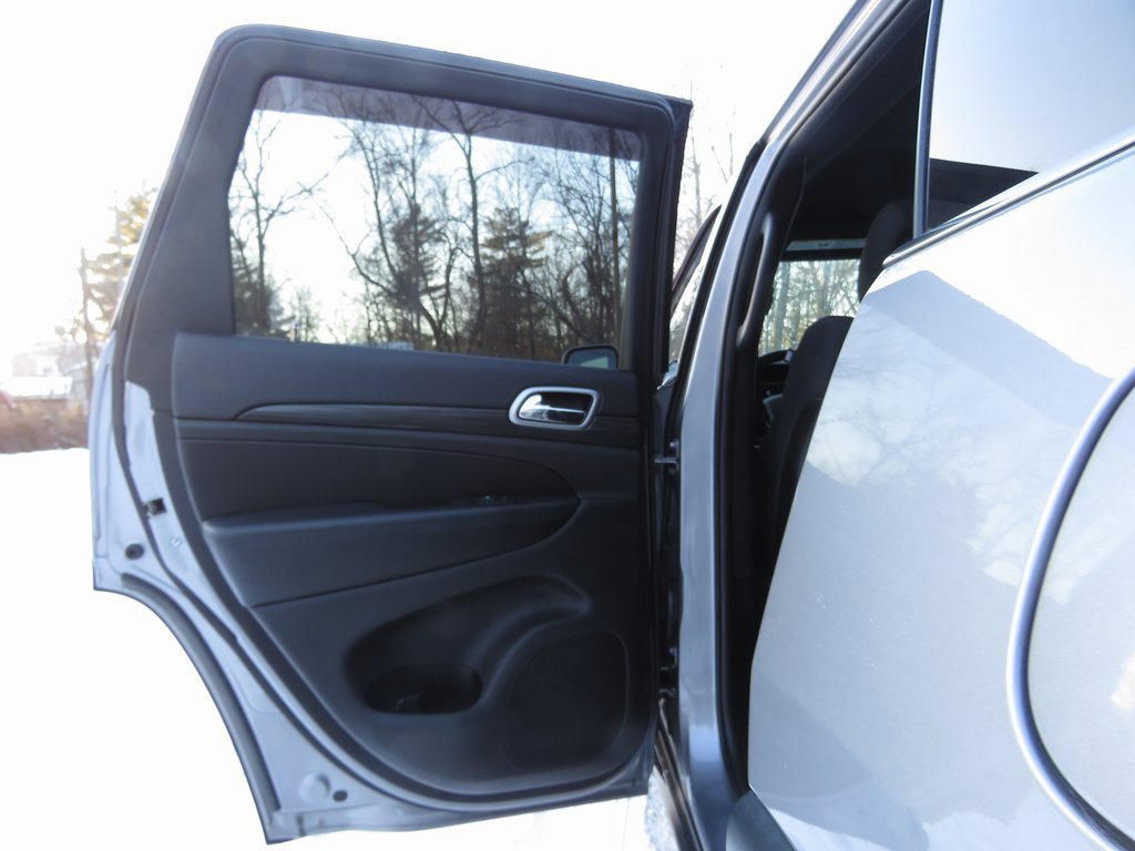 Used 2019 Jeep Grand Cherokee Laredo image 18