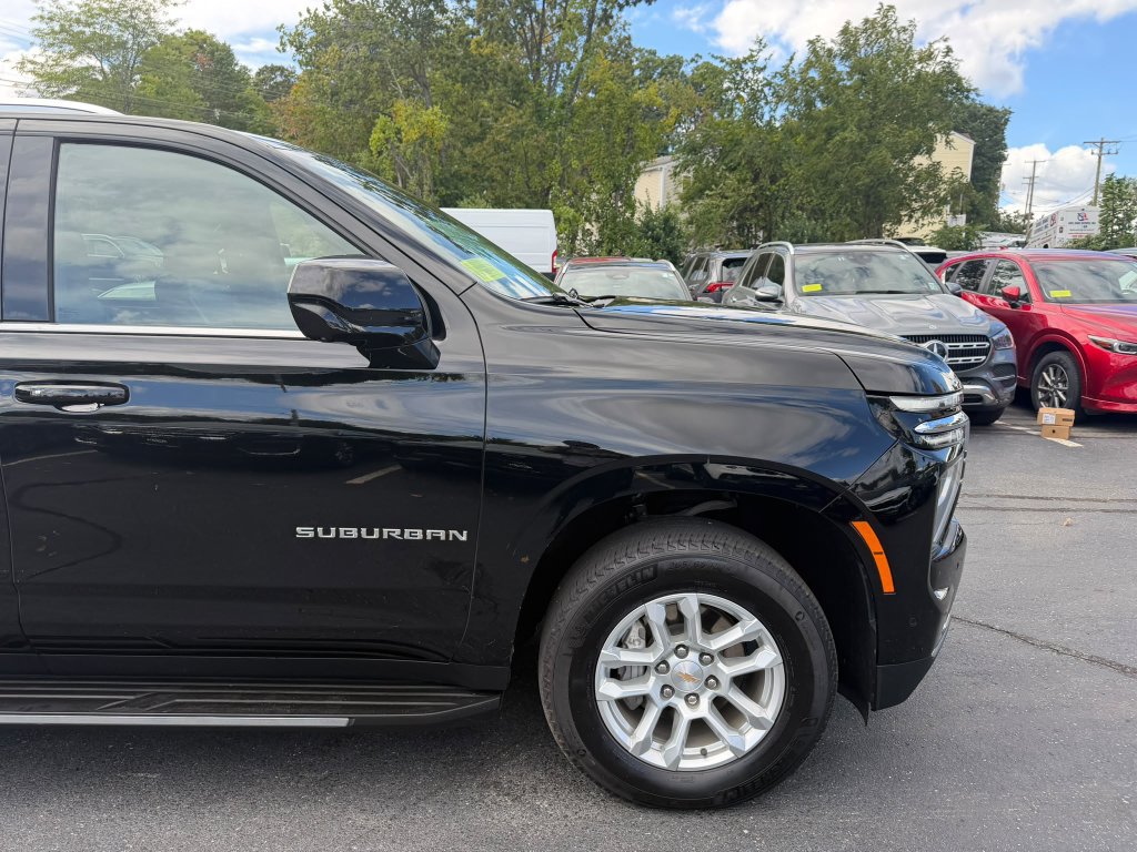 Used 2025 Chevrolet Suburban LT AWD/4WD image 20