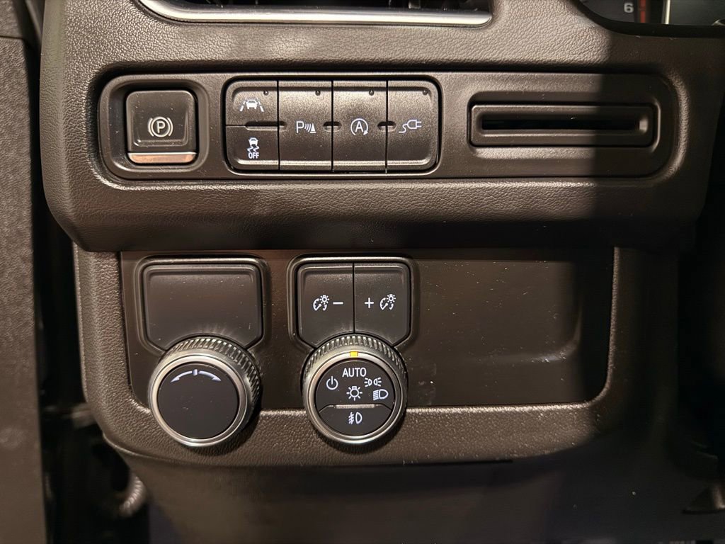 Used 2021 GMC Yukon XL SLT image 16