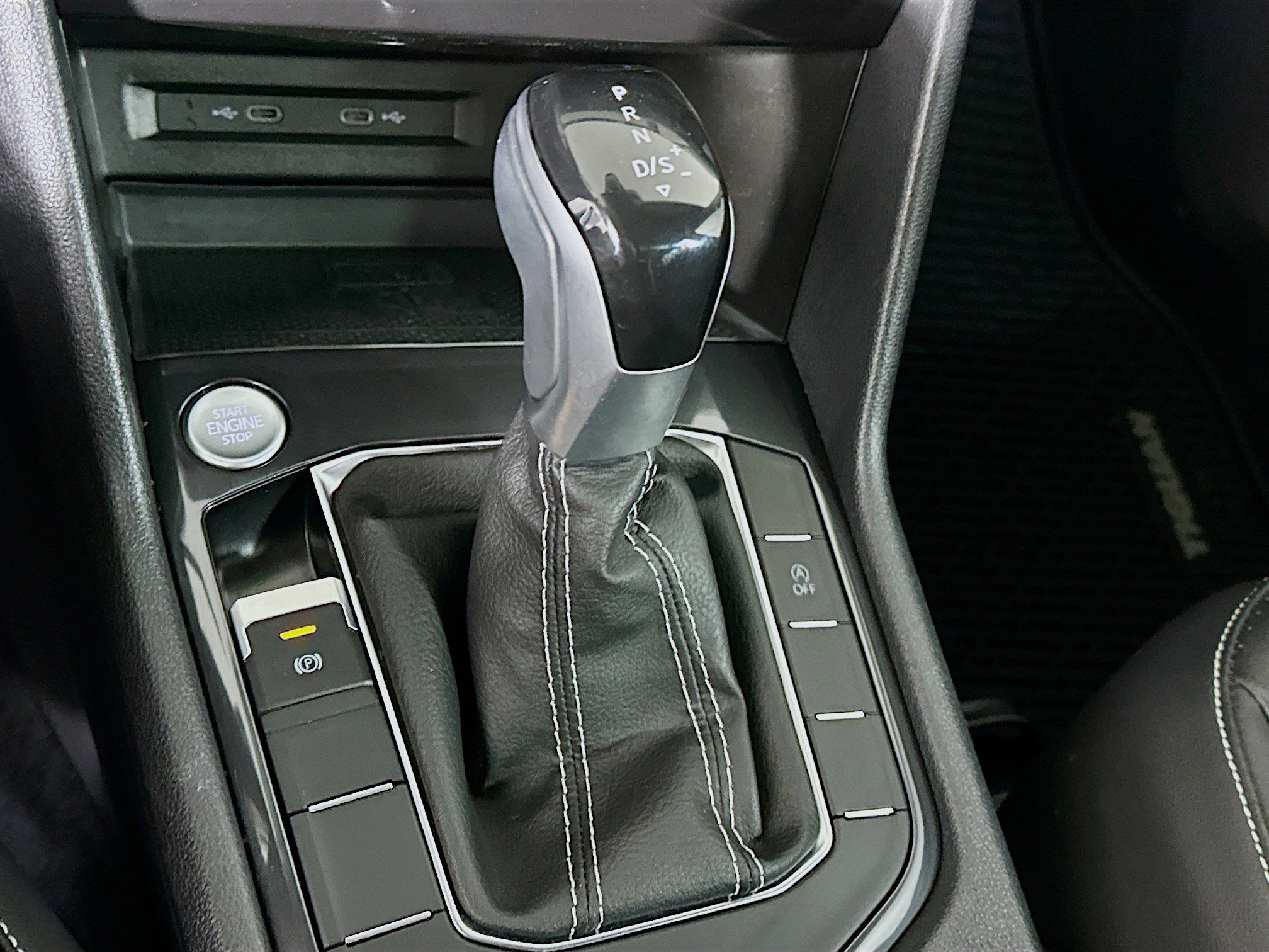 Used 2022 Volkswagen Tiguan SE image 24