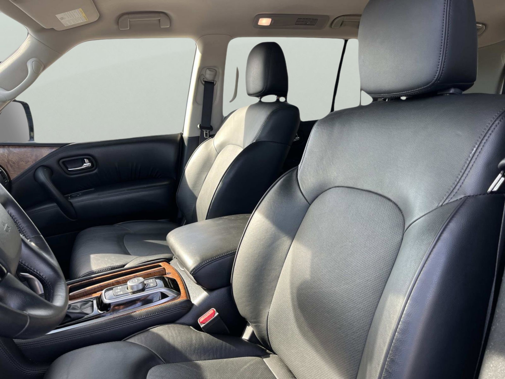 Used 2024 Nissan Armada SL w/ Captain's Chairs Package image 32