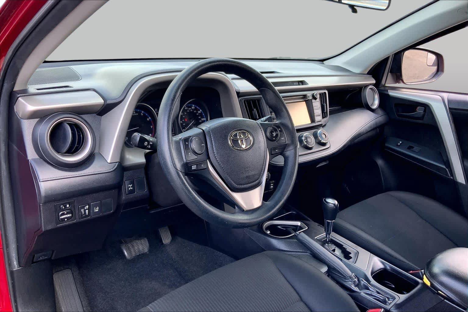 Used 2018 Toyota RAV4 LE w/ All Weather Liner Package AWD/4WD image 17