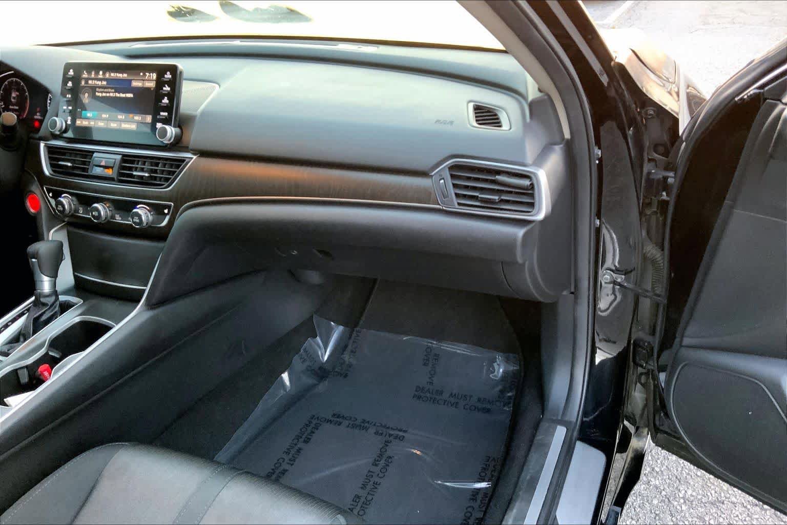 Used 2018 Honda Accord EX image 18