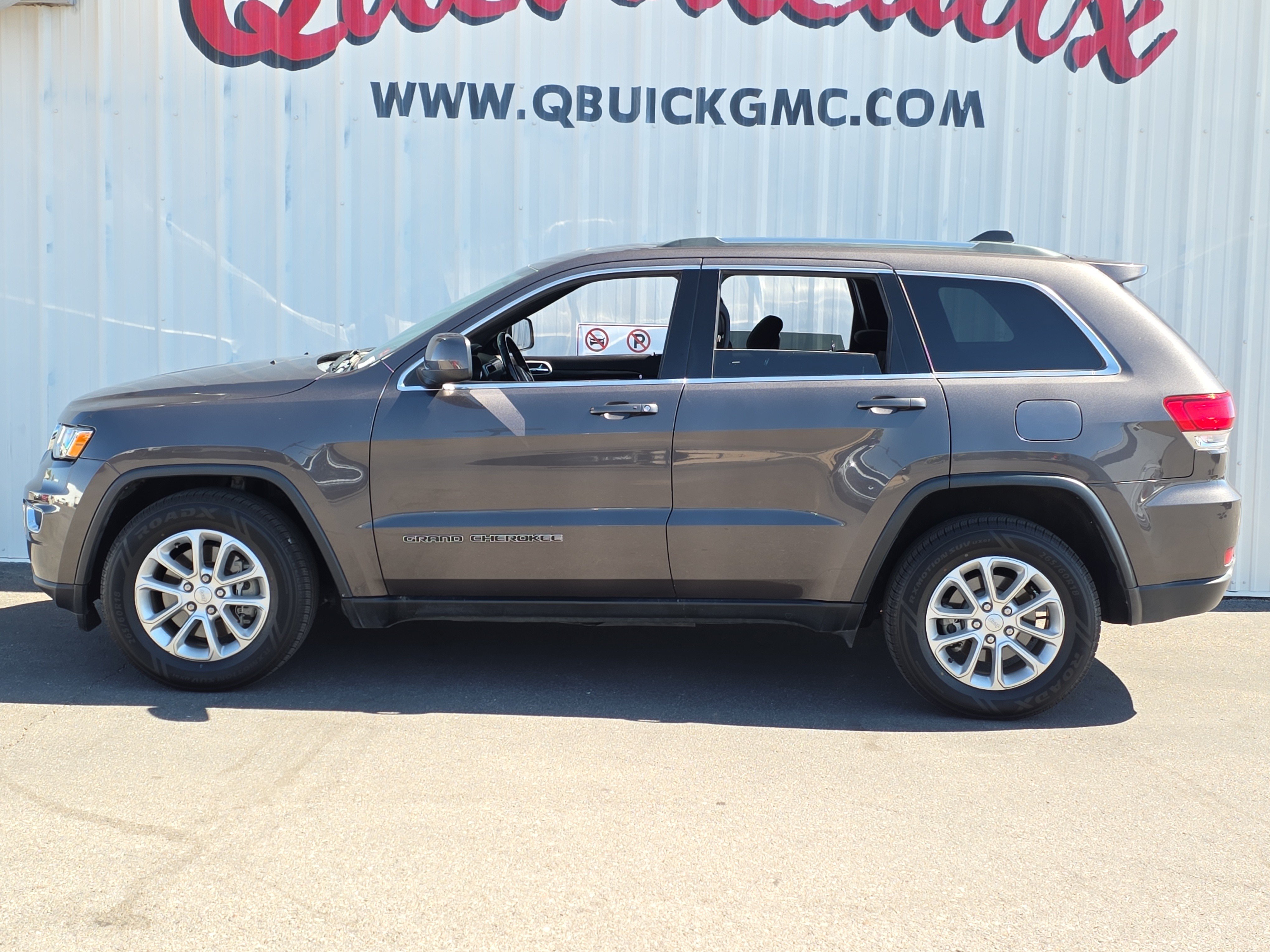 Used 2021 Jeep Grand Cherokee Laredo RWD image 4