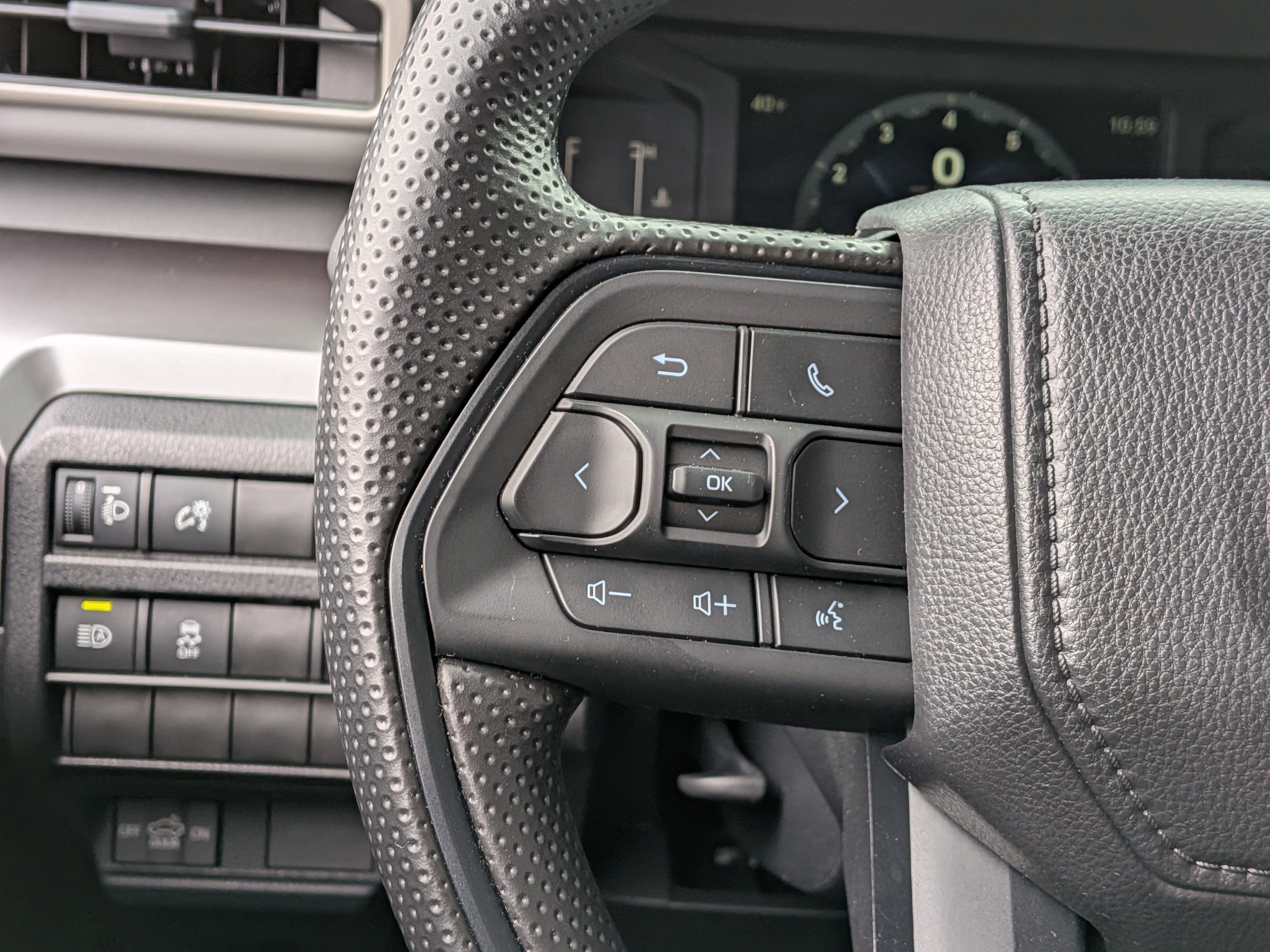 Used 2025 Toyota Tacoma SR5 image 33