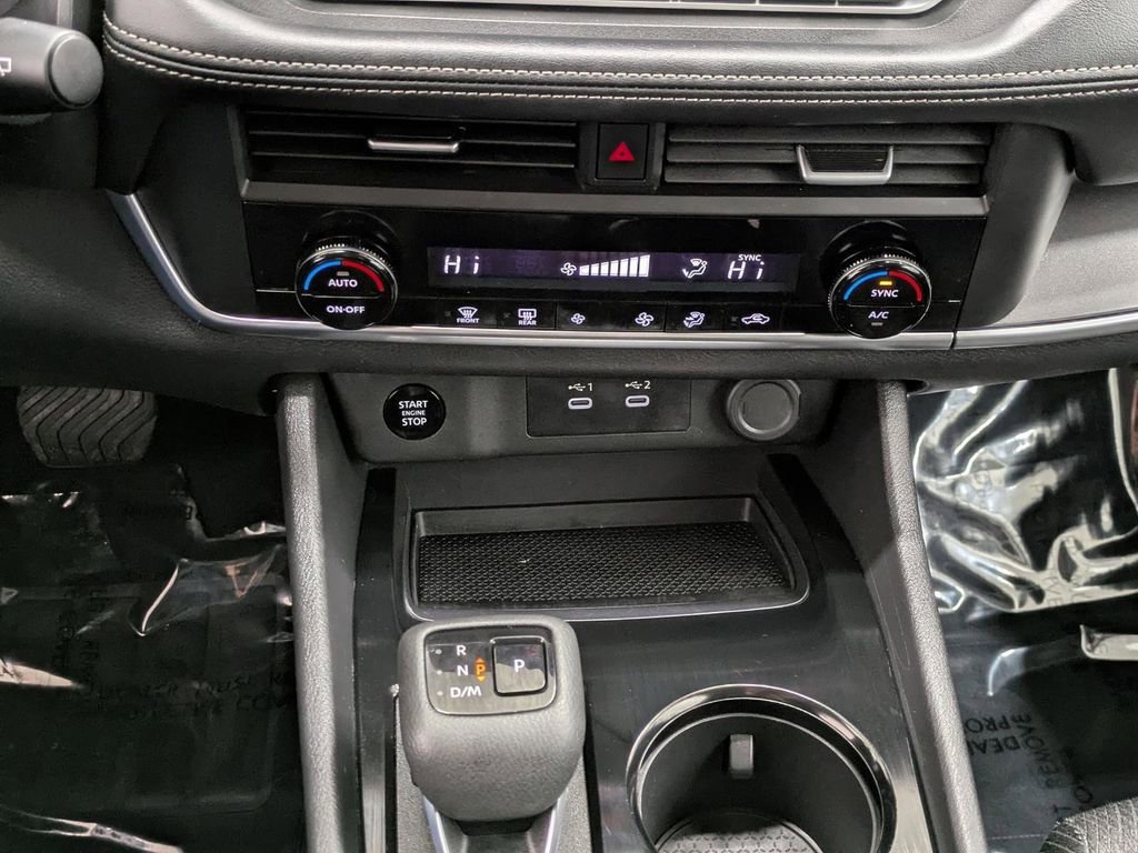 Used 2024 Nissan Rogue SV image 30