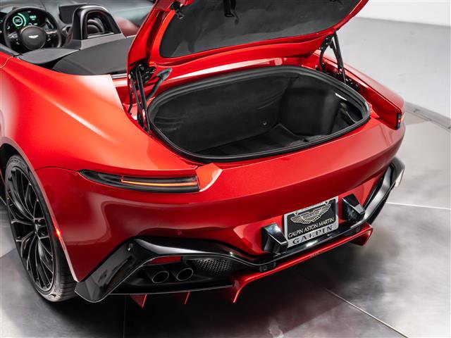 Used 2023 Aston Martin V8 Vantage Roadster image 40