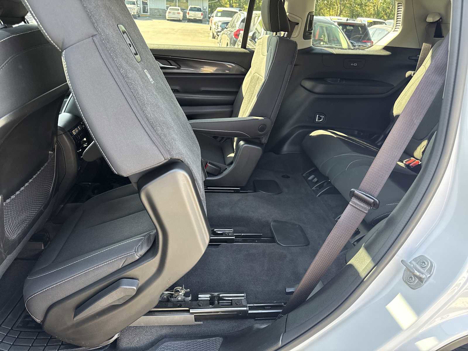 Used 2022 Jeep Grand Cherokee L Laredo w/ Luxury Tech Group I image 35