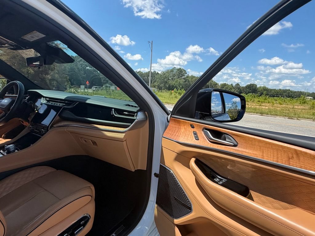 Used 2022 Jeep Grand Cherokee Summit AWD/4WD image 34