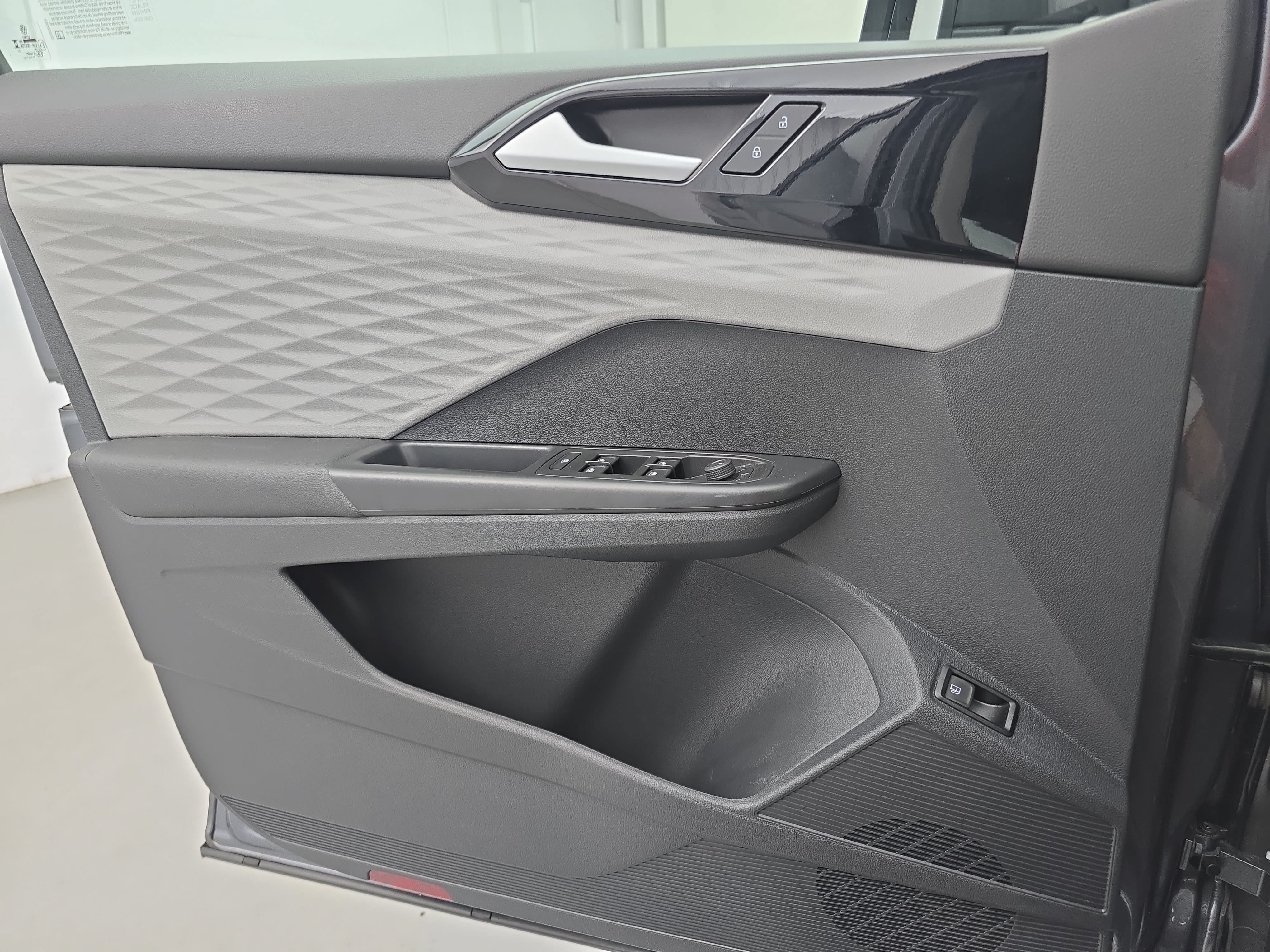 Certified 2023 Volkswagen Taos S FWD image 26