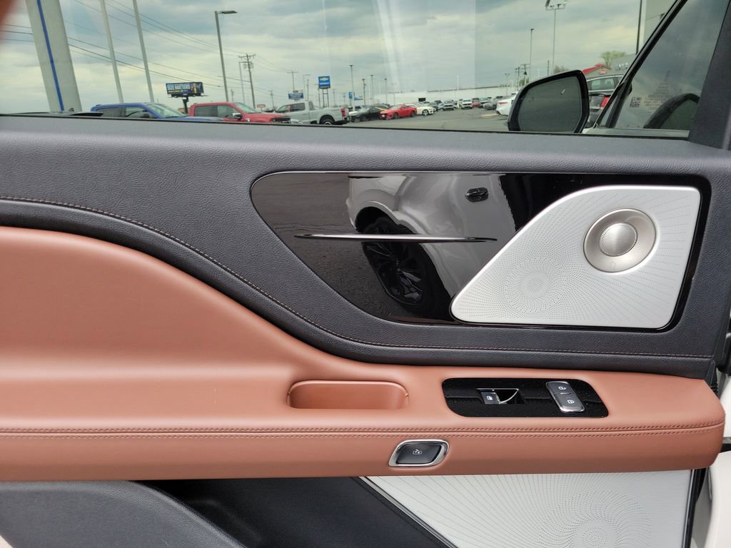 New 2026 Lincoln Aviator Reserve AWD/4WD image 15