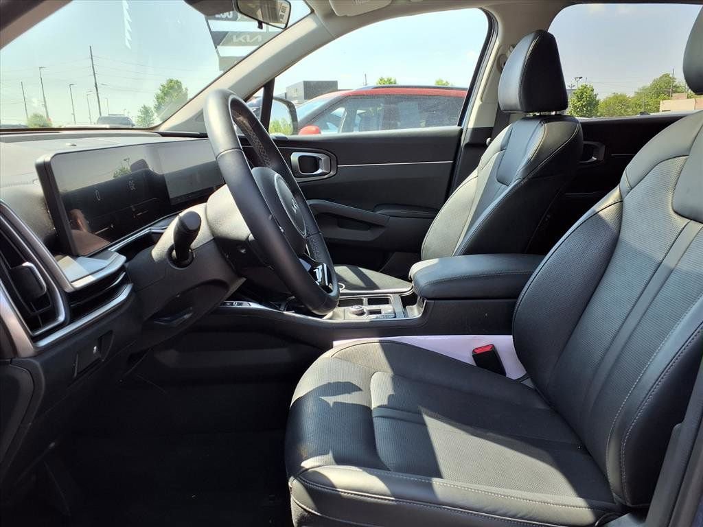 Used 2025 Kia Sorento S w/ Panoramic Sunroof Package FWD image 24