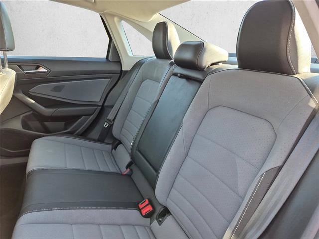 Used 2025 Volkswagen Jetta SE FWD image 18