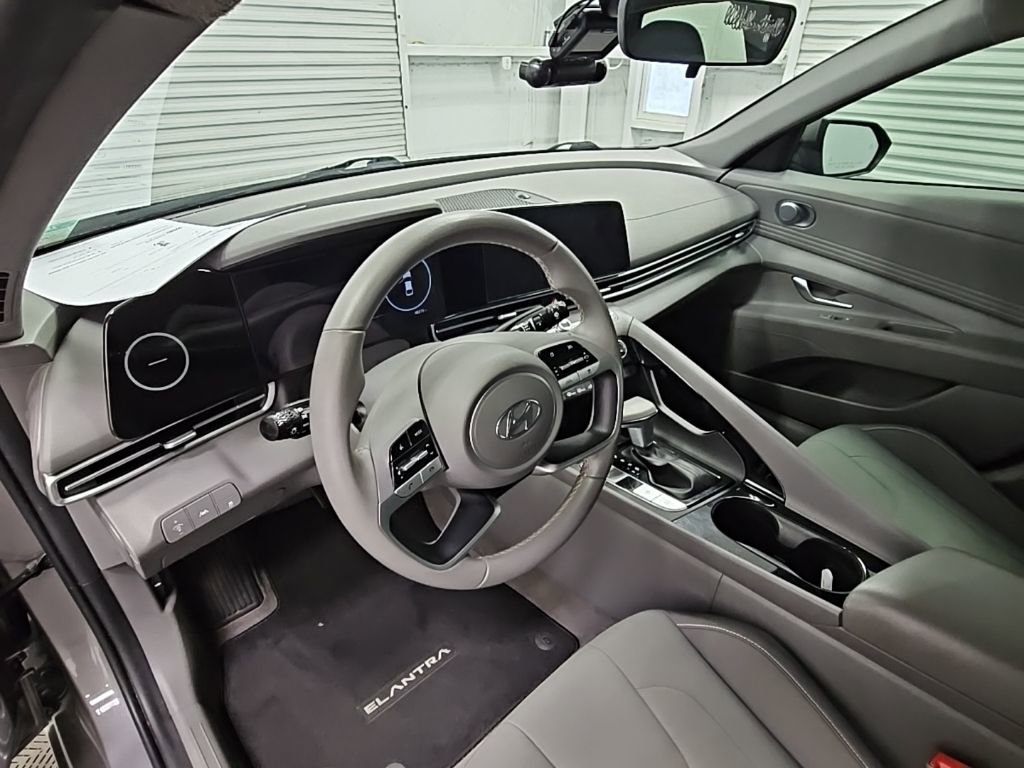 Used 2023 Hyundai Elantra SEL w/ Convenience Package FWD image 13