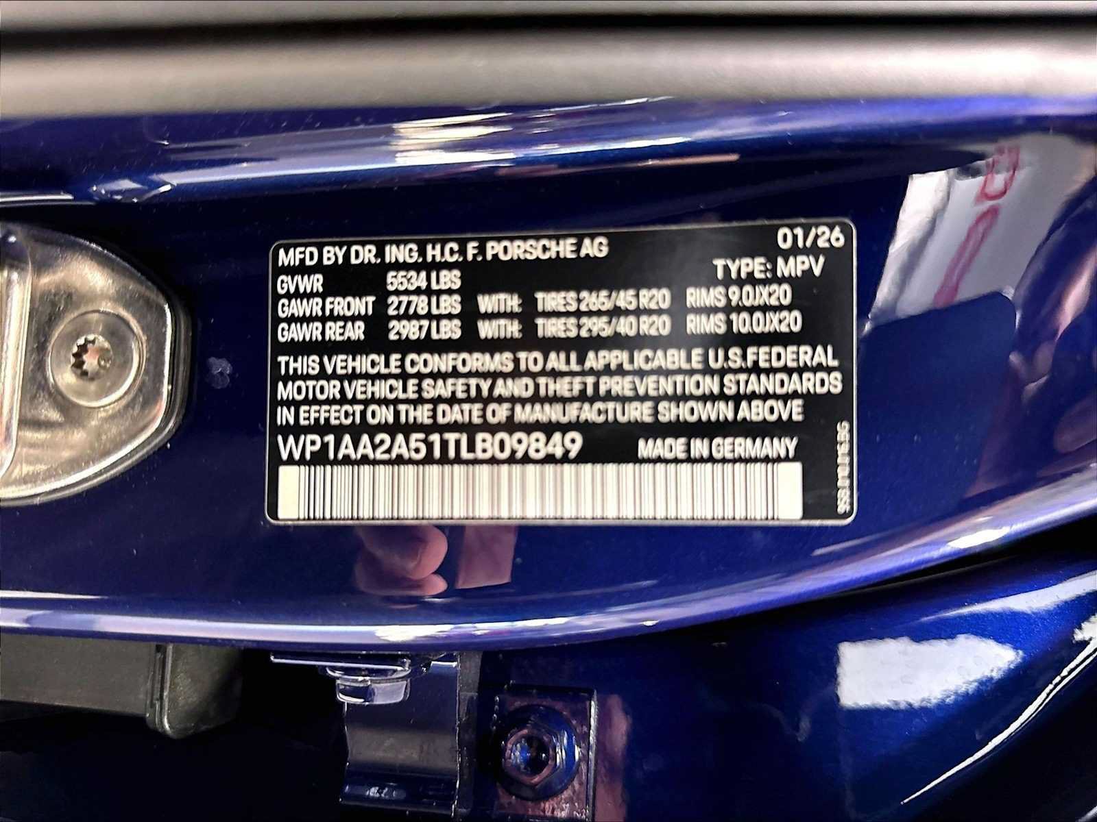 Used 2026 Porsche Macan AWD/4WD image 36