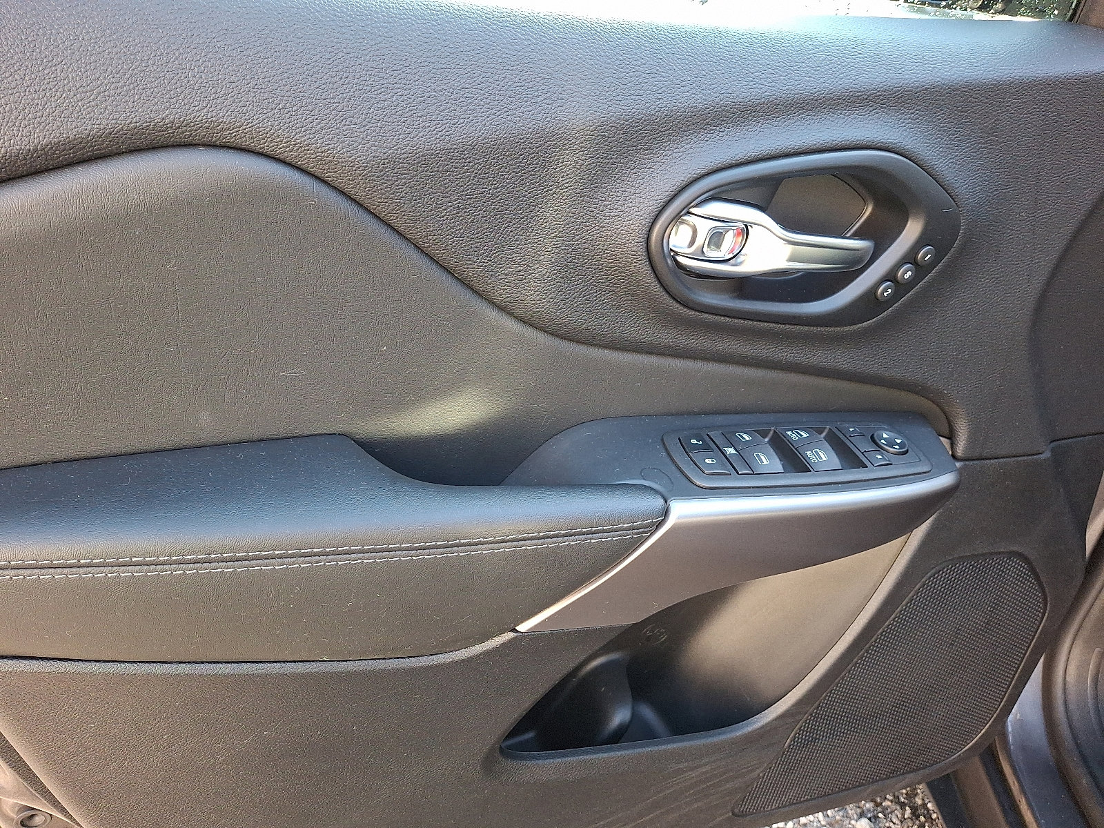 Certified 2022 Jeep Cherokee Limited image 13