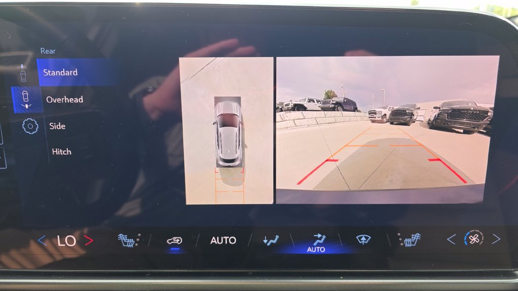 Used 2024 Chevrolet Equinox EV RS FWD image 32