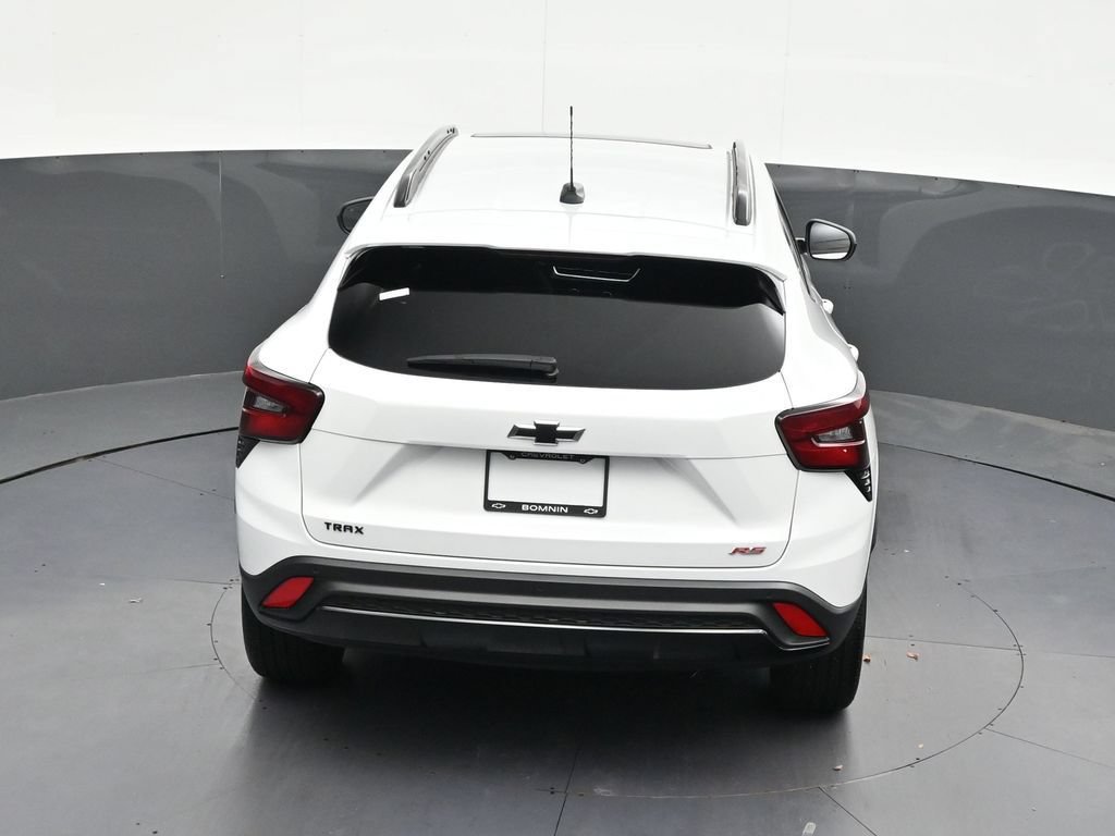 Used 2025 Chevrolet Trax RS w/ Sunroof Package FWD image 21