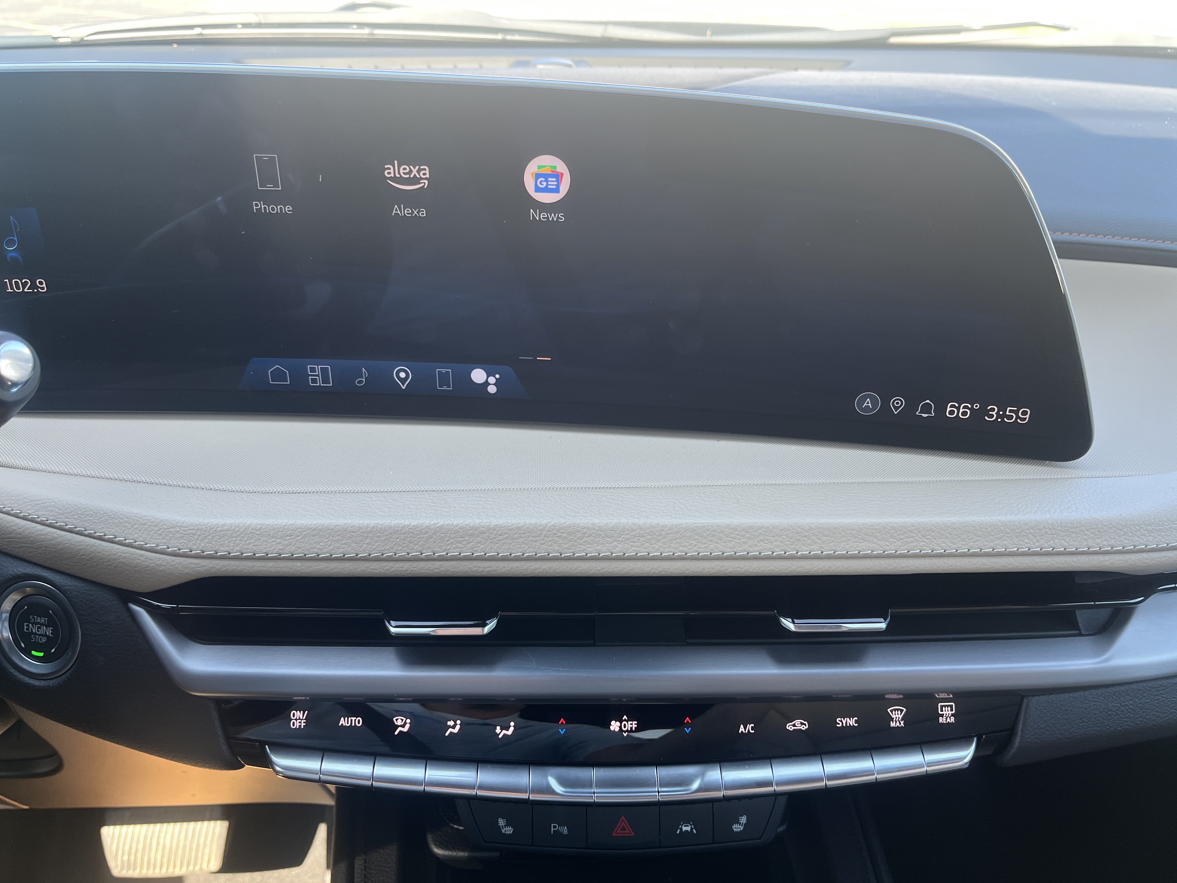 Used 2024 Cadillac XT4 Luxury w/ Cold Weather Package AWD/4WD image 24
