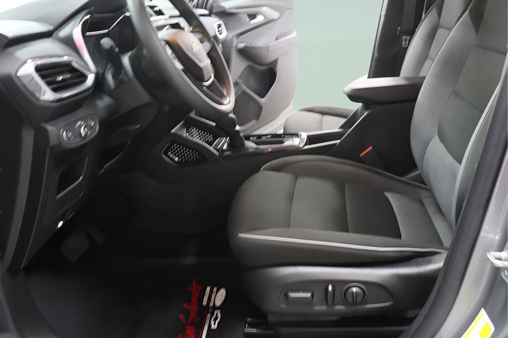 Used 2023 Chevrolet TrailBlazer LT w/ LPO, Blackout Package image 20