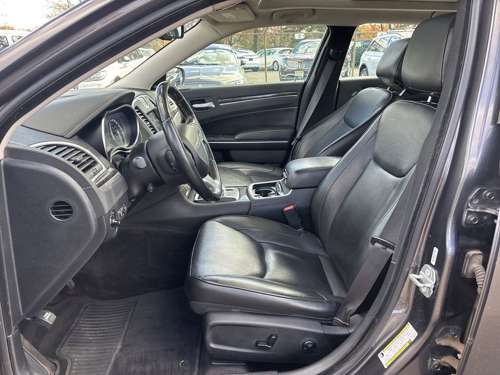 Used 2018 Chrysler 300 Limited w/ Safetytec Plus Group image 11