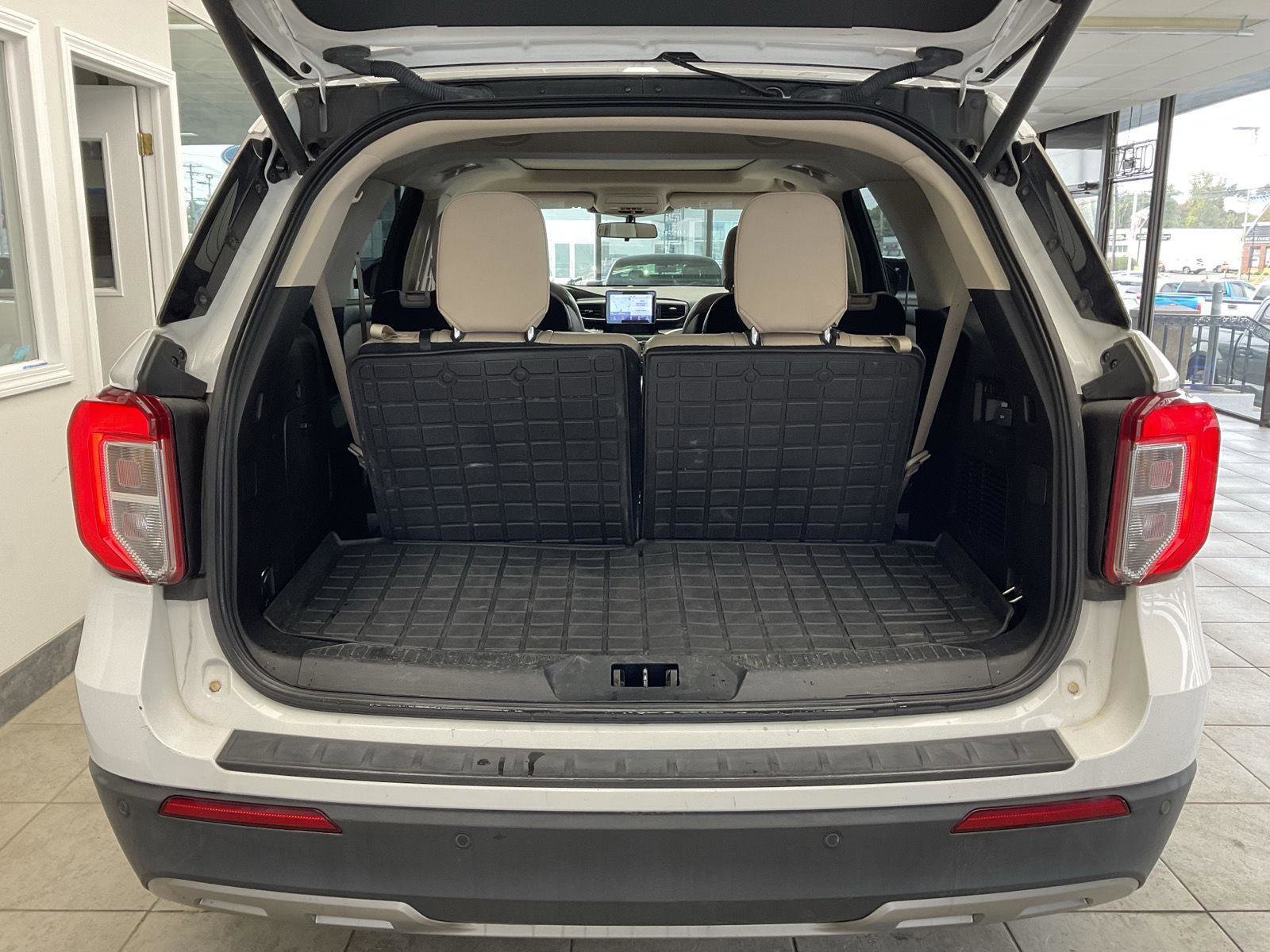 Used 2020 Ford Explorer XLT w/ Equipment Group 202A image 32