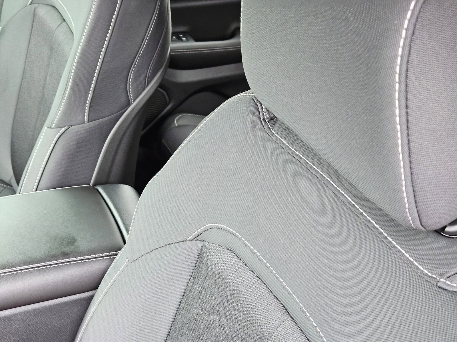 New 2025 Jeep Grand Cherokee L Laredo image 26