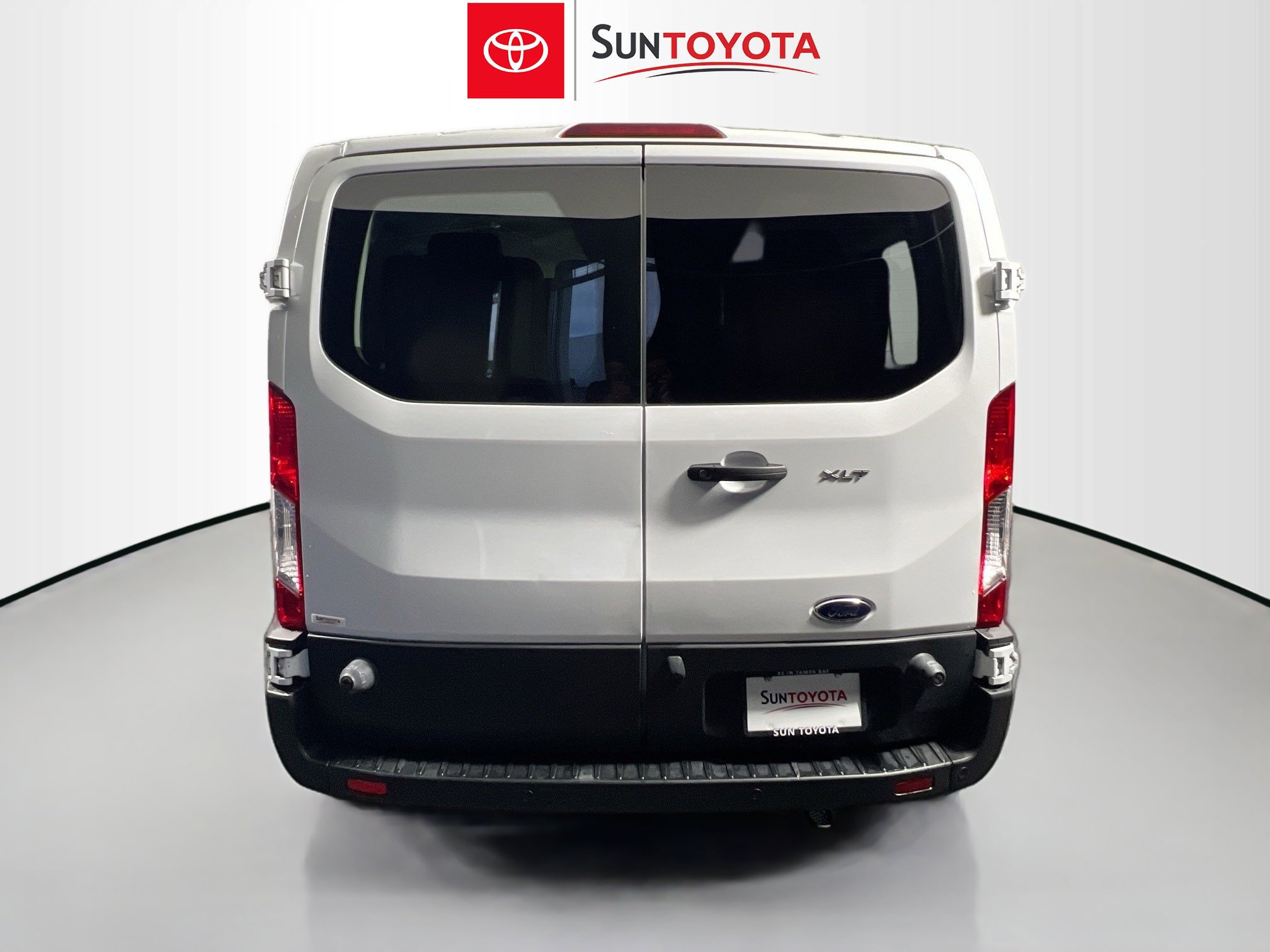 Used 2024 Ford Transit 350 XLT image 5